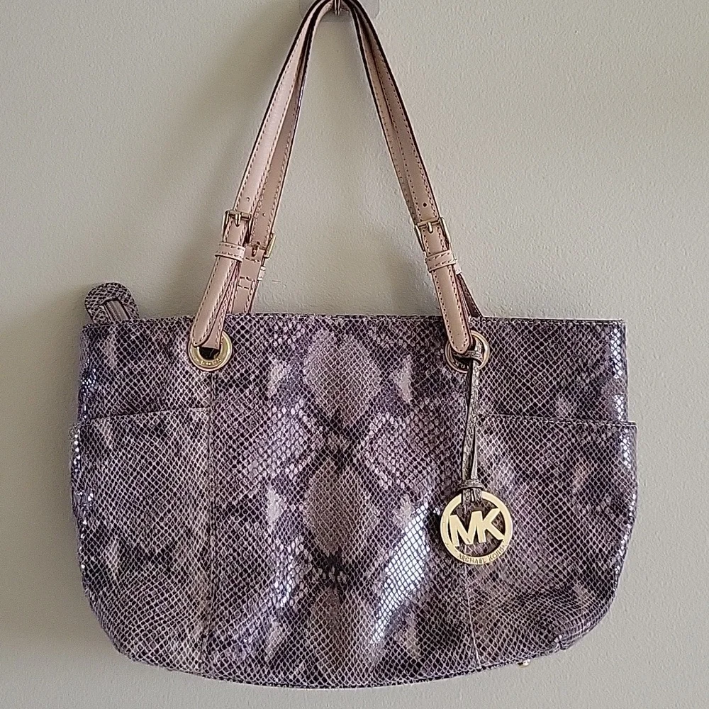 MICHAEL KORS LEATHER BAG
